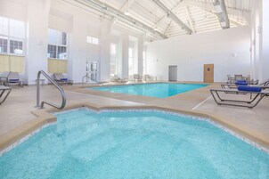 Bañera de hidromasaje al aire libre