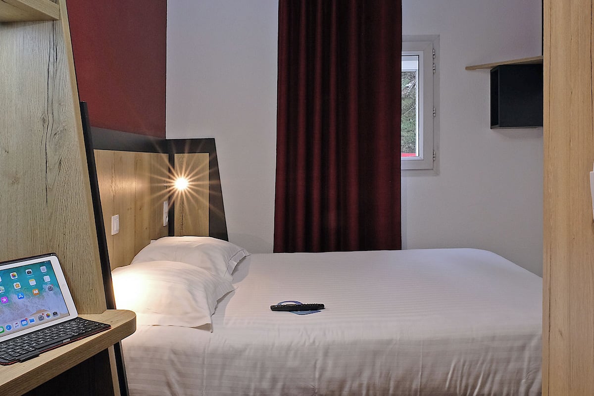 standard double room | premium bedding, desk, soundproofing, free wifi
