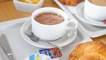 Desayuno buffet (EUR 5.90 por persona)