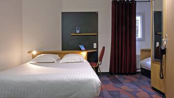 Ropa de cama de alta calidad, escritorio, insonorización y wifi gratis