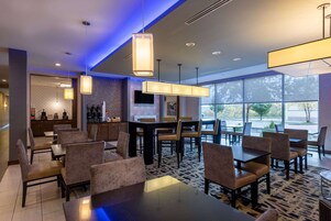 包含每日自助早餐