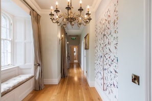 Suite, Private Bathroom (Thornhill) | Interior