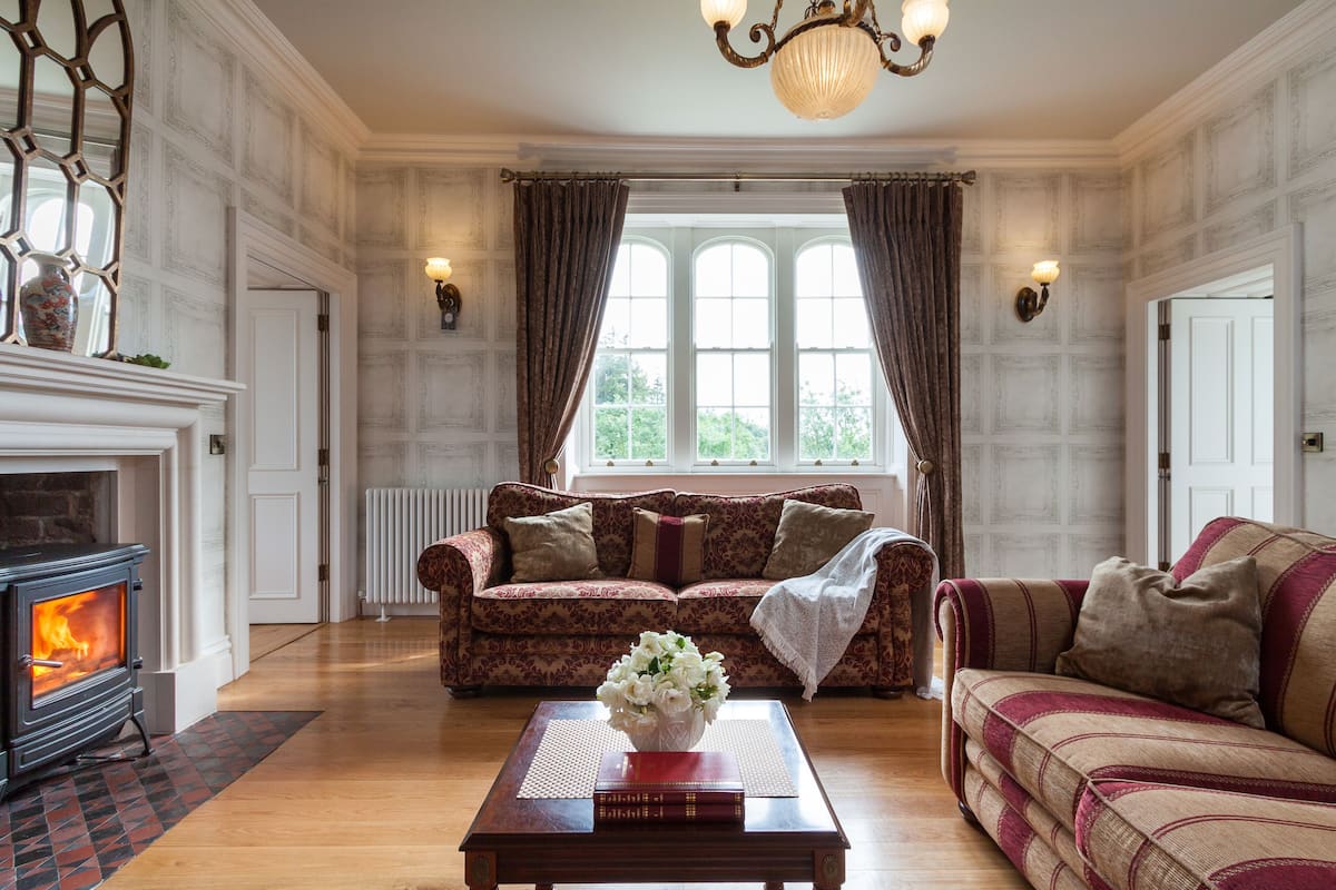 Suite, Private Bathroom (Thornhill) | Lounge