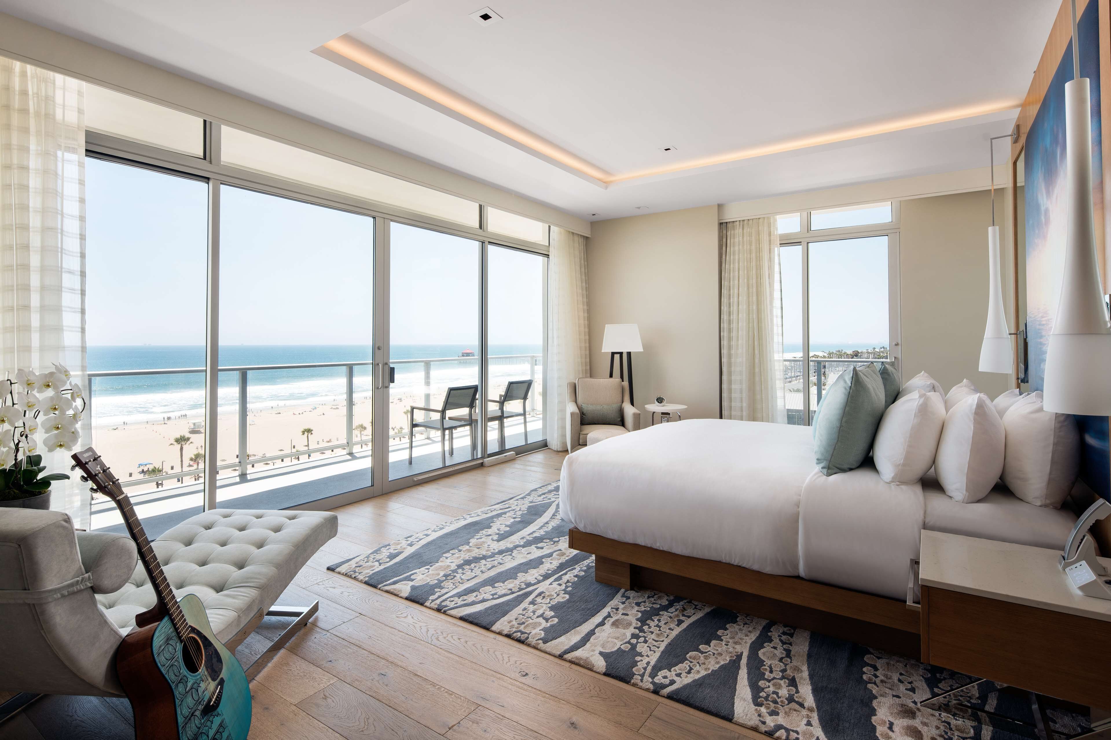 Penthouse (Ocean Front - With Balcony) | Literie de qualité supérieure, coffres-forts dans les chambres, bureau