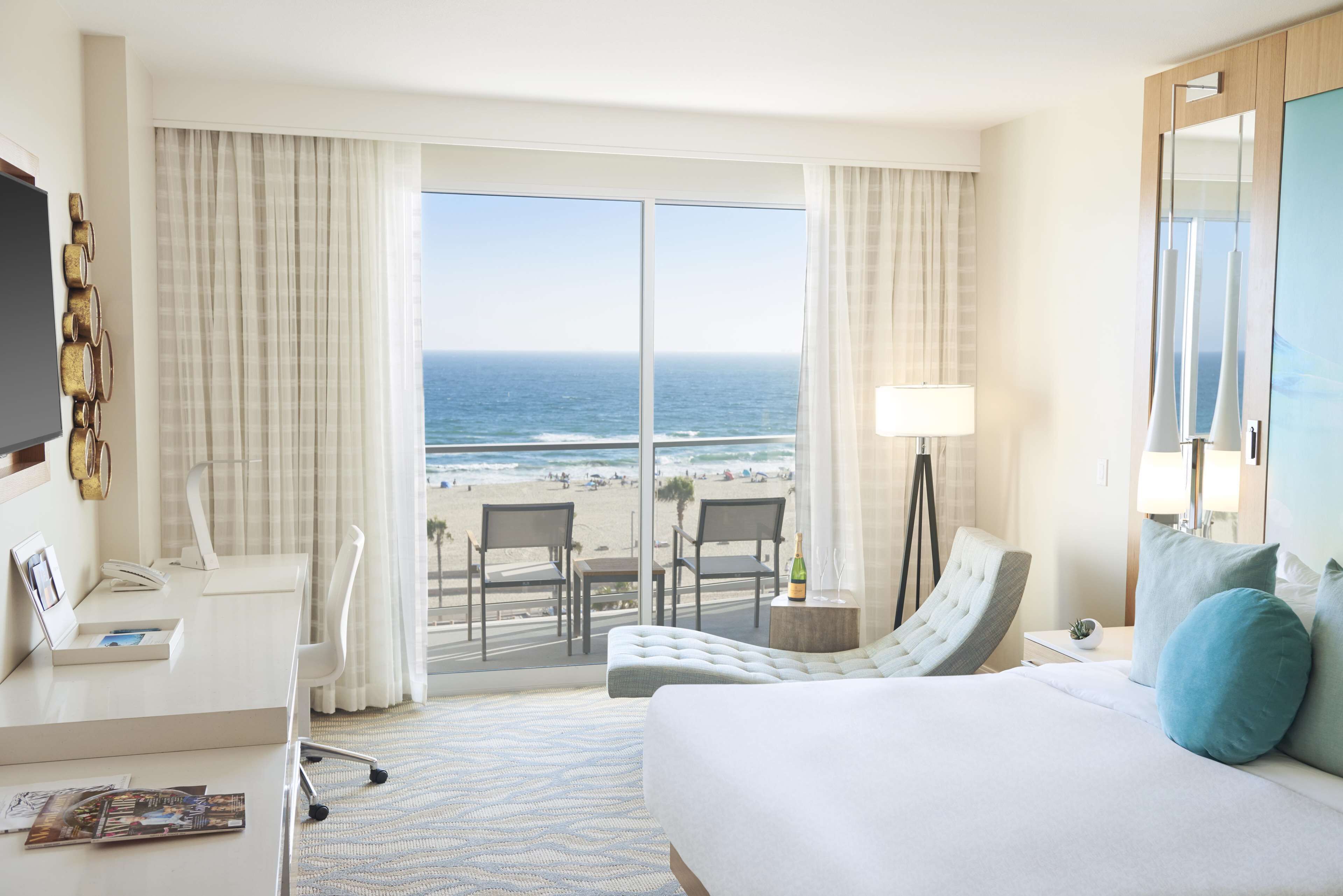 premium bedding, in-room safe, desk, laptop workspace