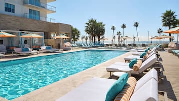 2 piscinas al aire libre, camas de piscina con cargo