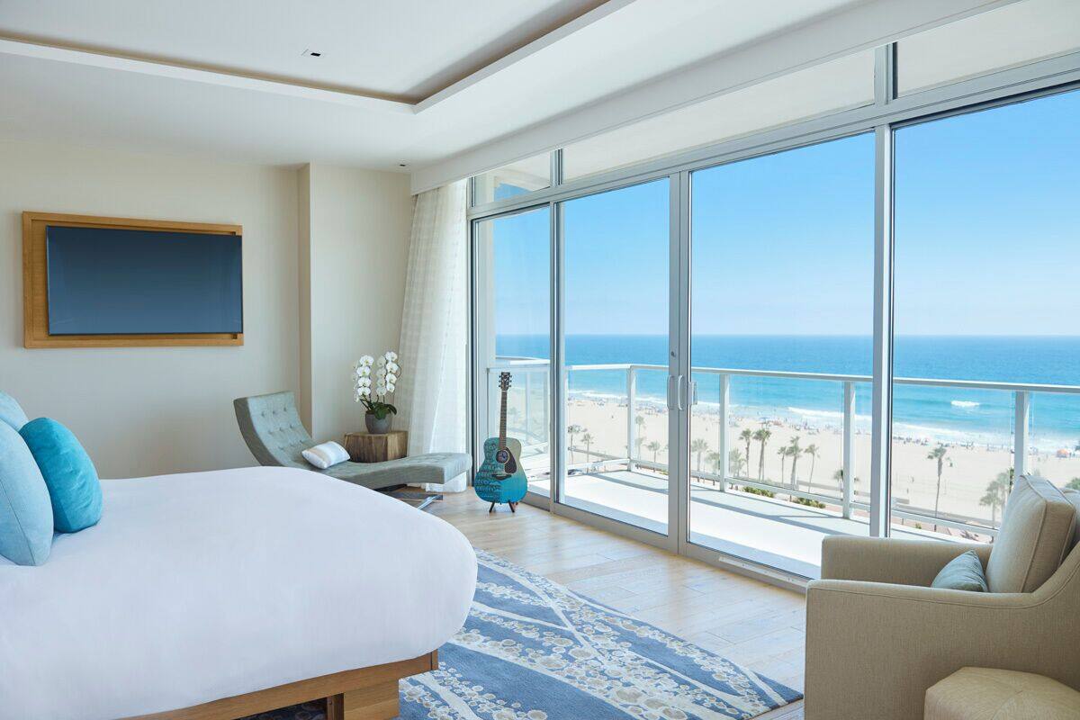 penthouse, 1 king bed with sofa bed (ocean front - with balcony) | premium bedding, in-room safe, desk, laptop workspace