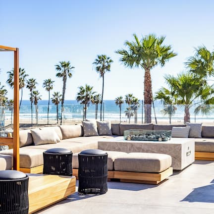 2 bars/lounges, poolside bar
