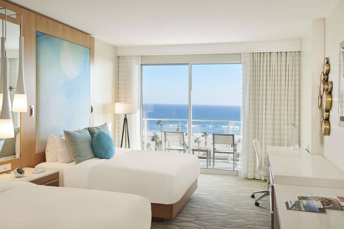 客房, 2 張加大雙人床, 海濱 (Ocean Front - With Balcony) | 高級寢具、房內夾萬、書桌、手提電腦工作空間