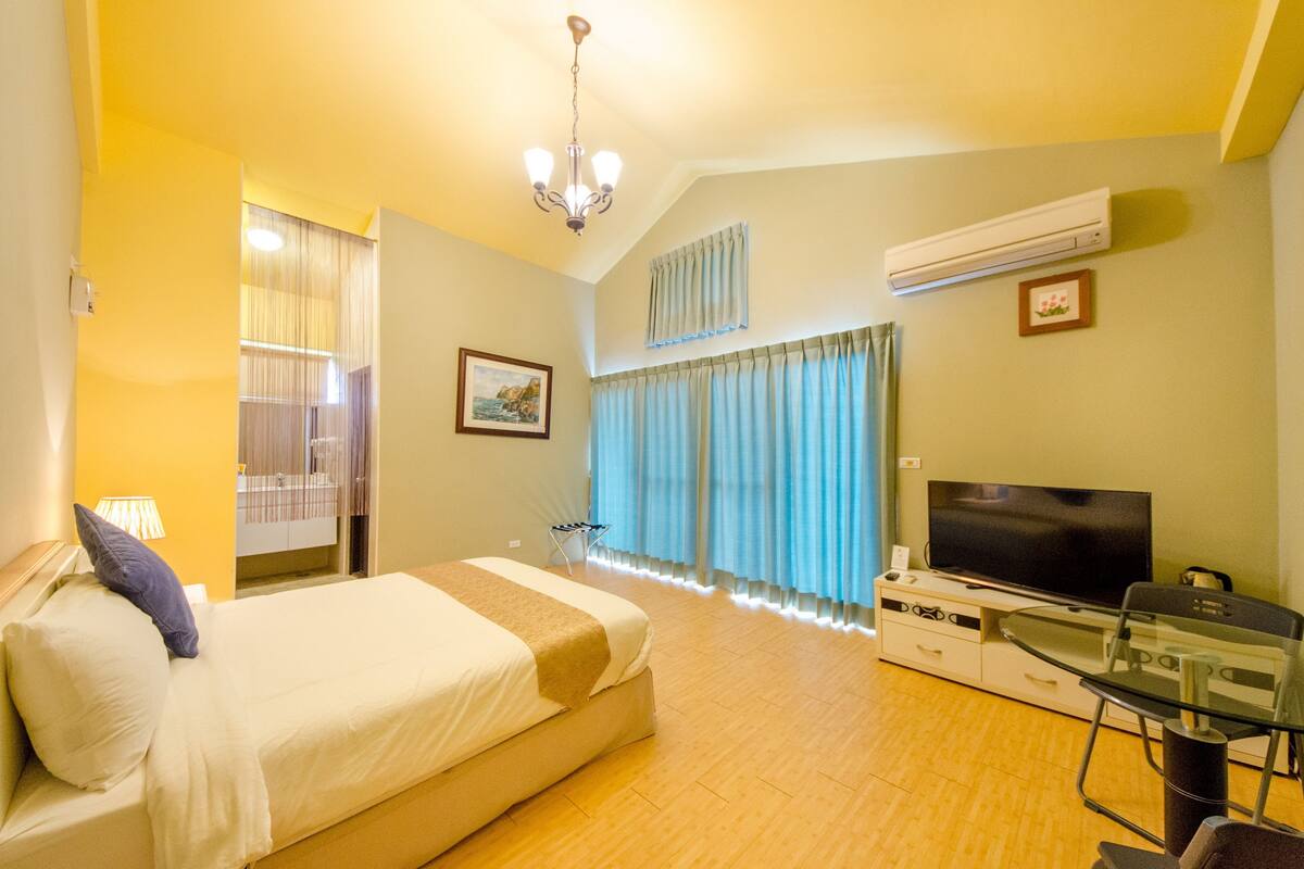 1 habitación, ropa de cama de alta calidad, edredón y escritorio