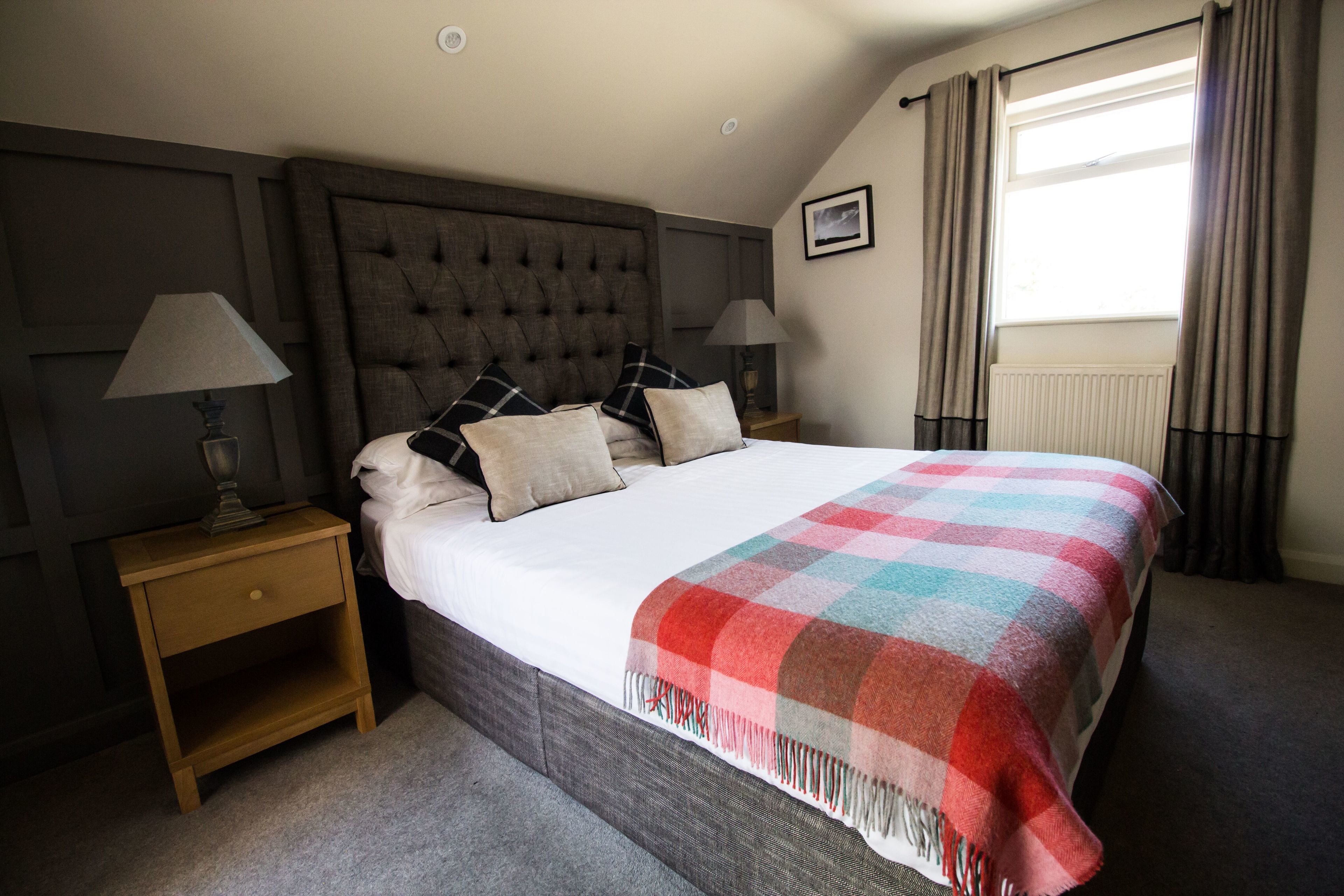 Desk, soundproofing, free WiFi, bed sheets
