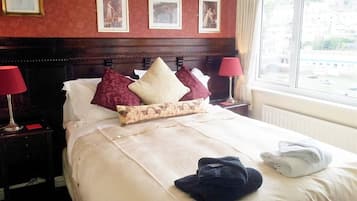 Premier-Zimmer, 1 King-Bett, mit Bad, Flussblick (Second Floor)