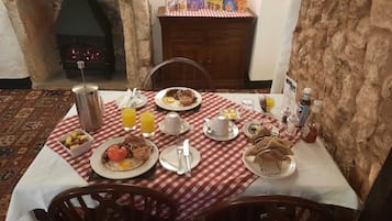Free daily English breakfast