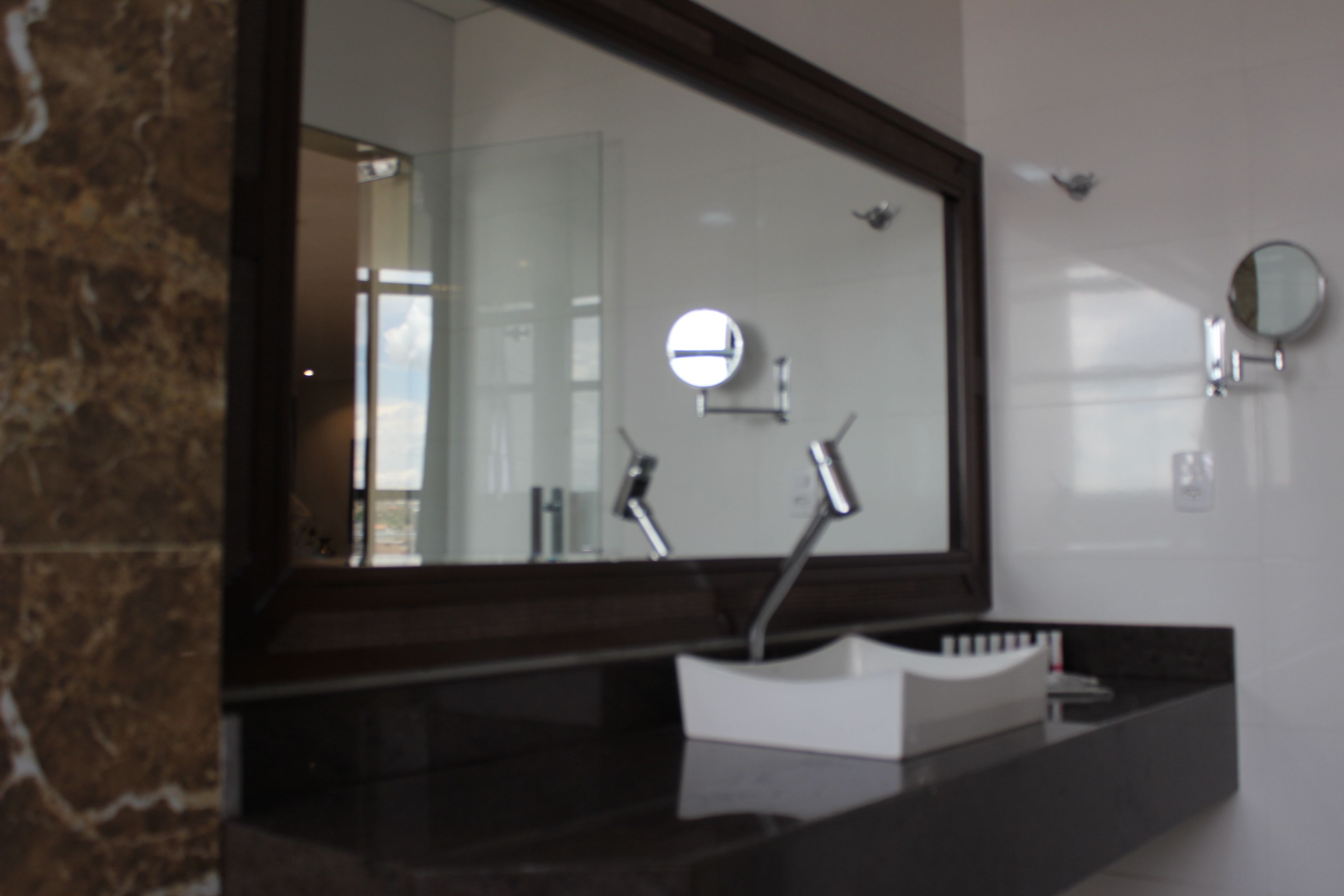 suite (imperial) | bathroom sink