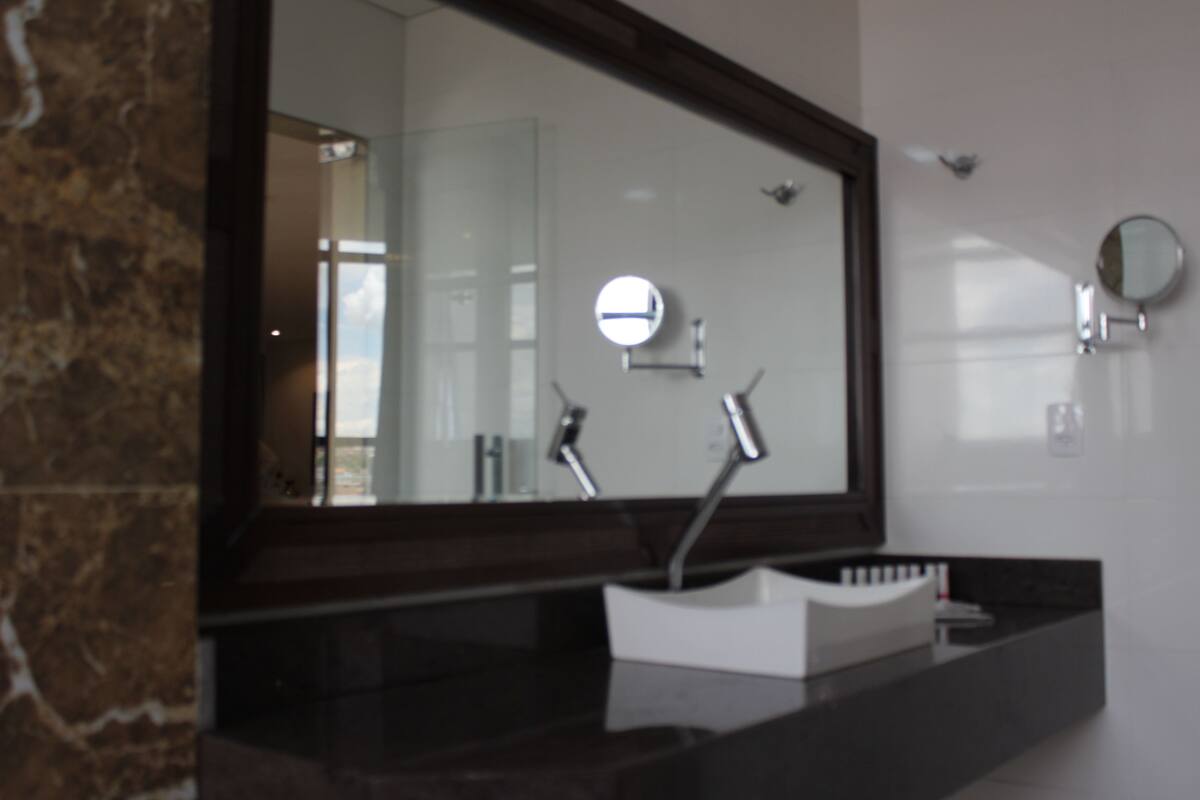 suite (imperial) | bathroom sink
