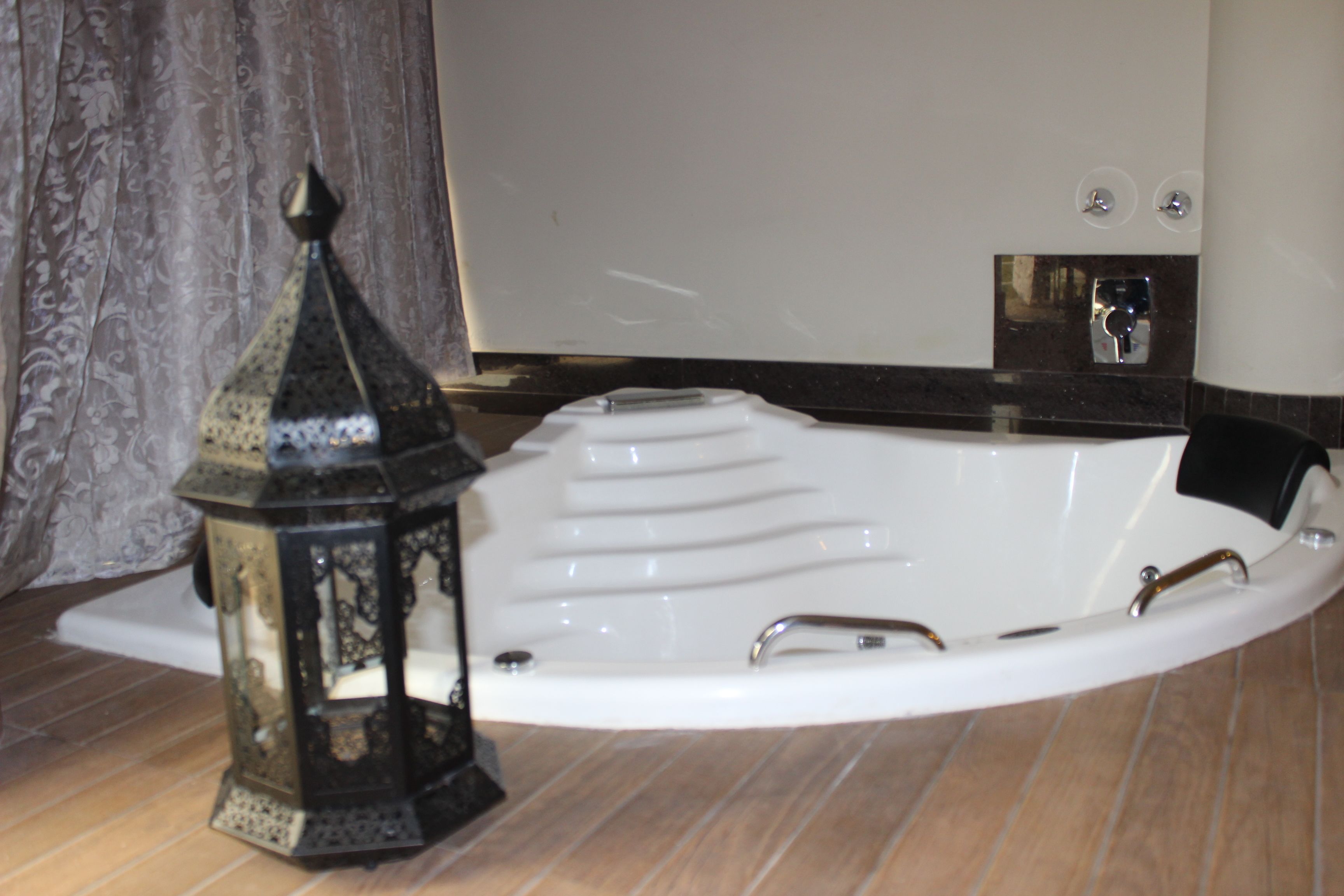 suite (imperial) | deep-soaking bathtub