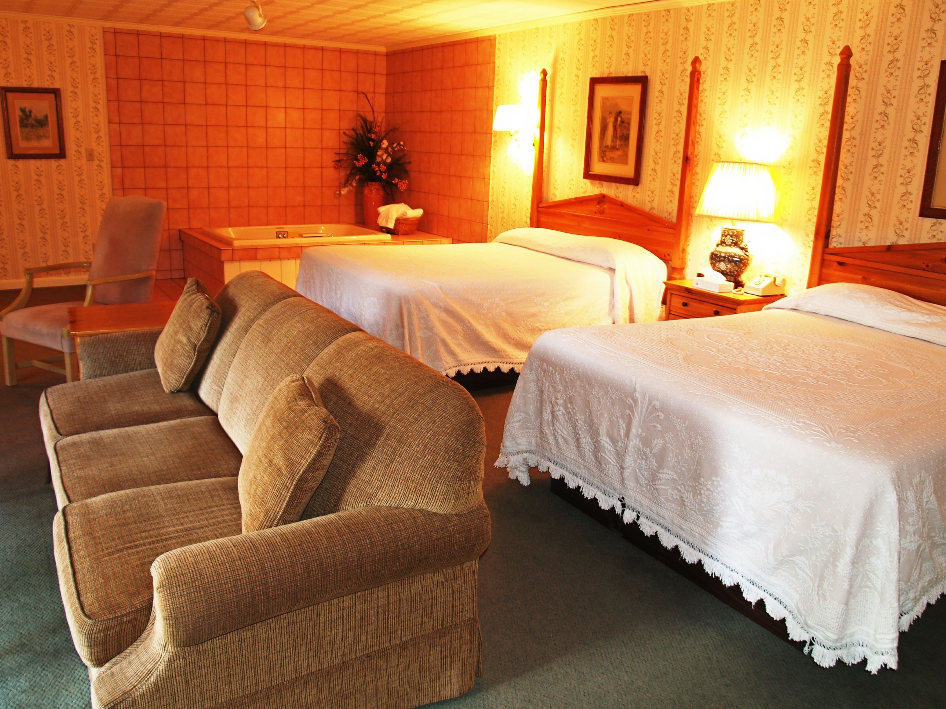 suite, jetted tub | in-room safe, free wifi, wheelchair access