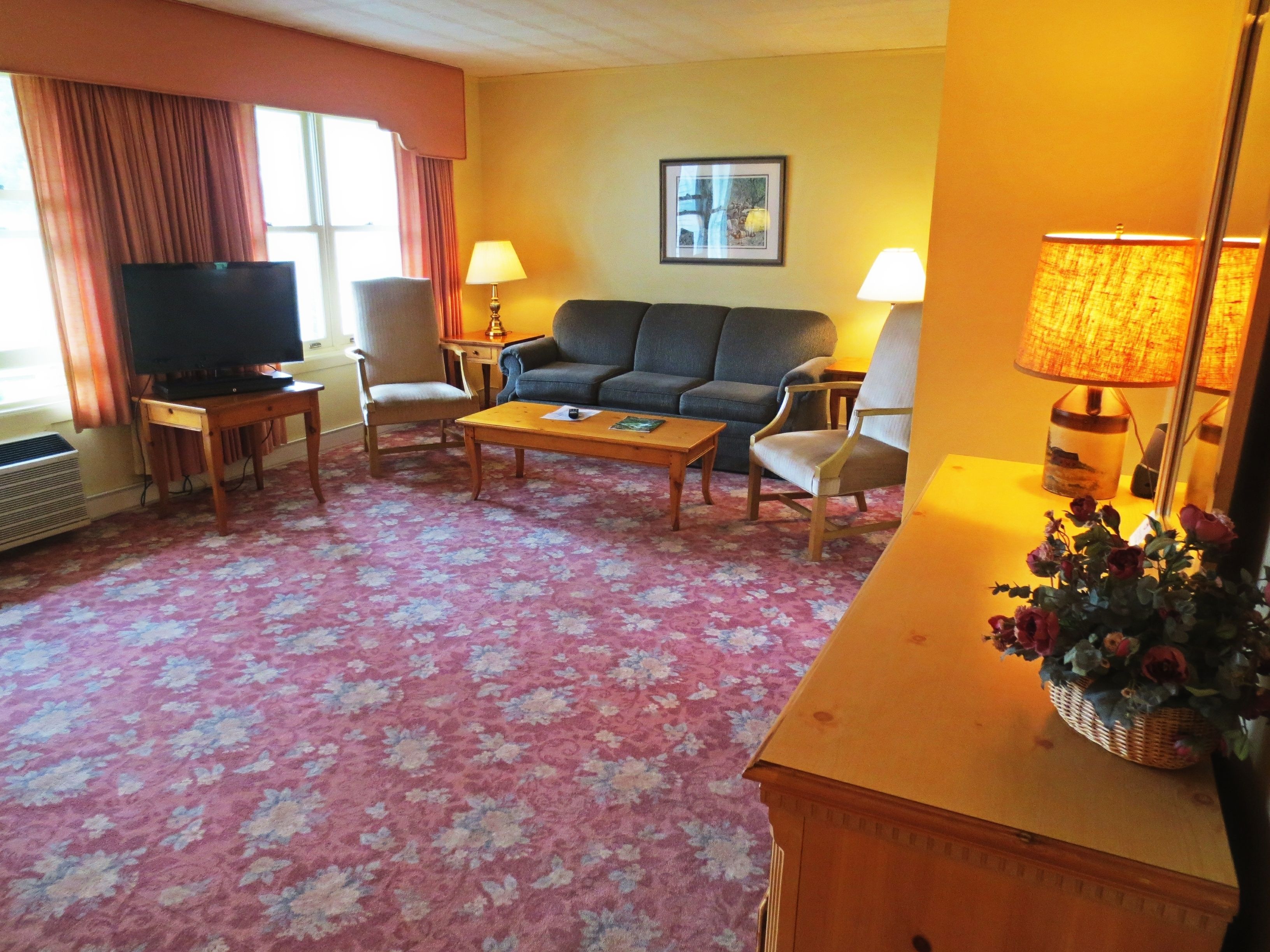 evergreen suite  | in-room safe, free wifi, wheelchair access