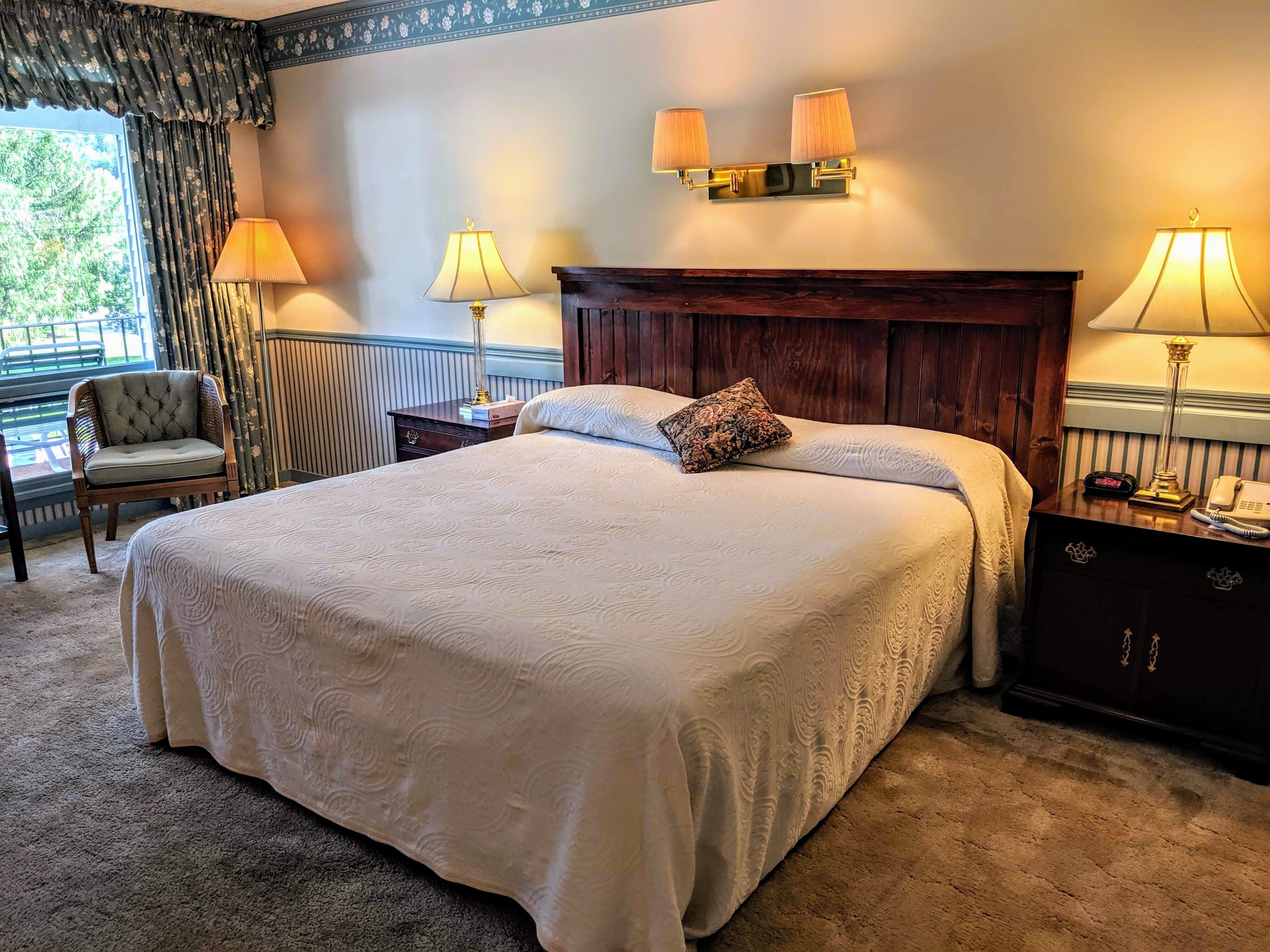 family room | in-room safe, free wifi, wheelchair access