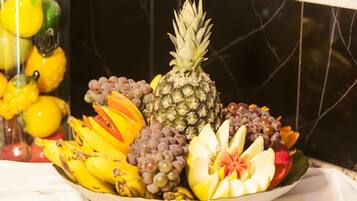 Café da manhã com buffet grátis todos os dias