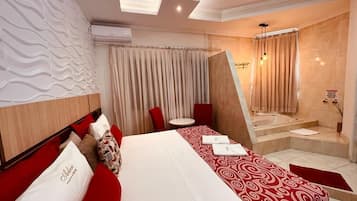 Apartamento superior | Frigobar, cofres nos quartos, individualmente decorados