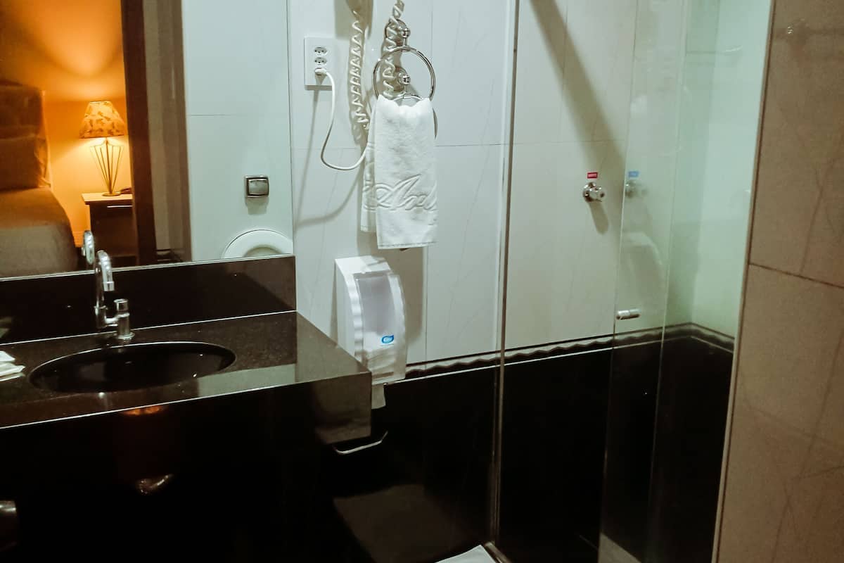 deluxe double or twin room | bathroom | shower, towels