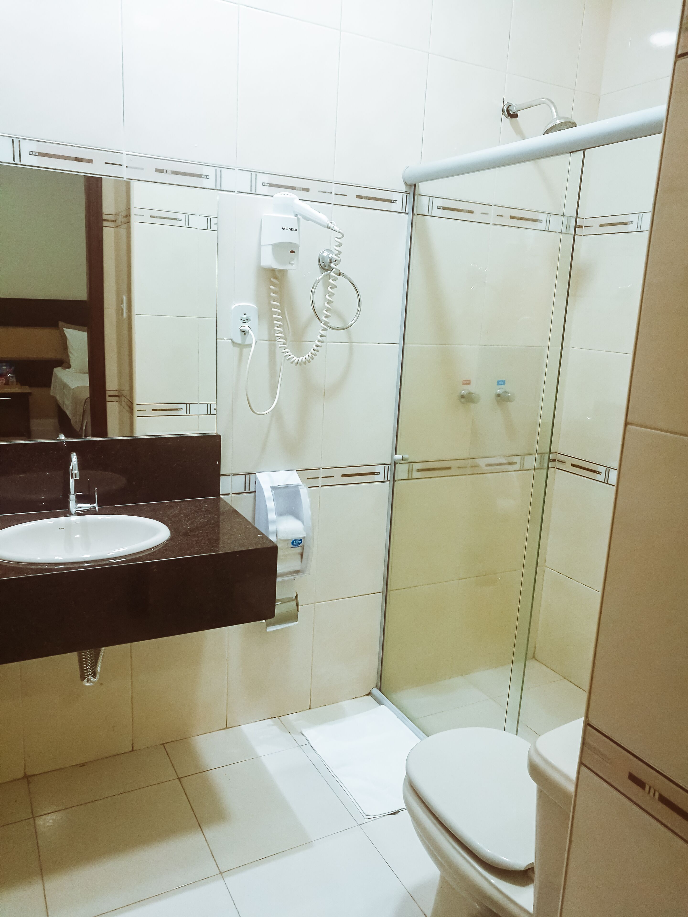 deluxe double or twin room | bathroom | shower, towels