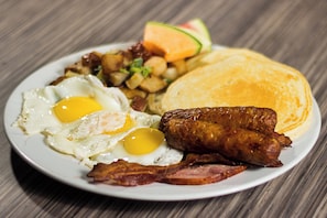 Daily full breakfast for a fee - Riviera Motor Inn (Saskatoon)