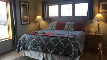 Signature Room, 1 King Bed | Living area | TV, DVD player