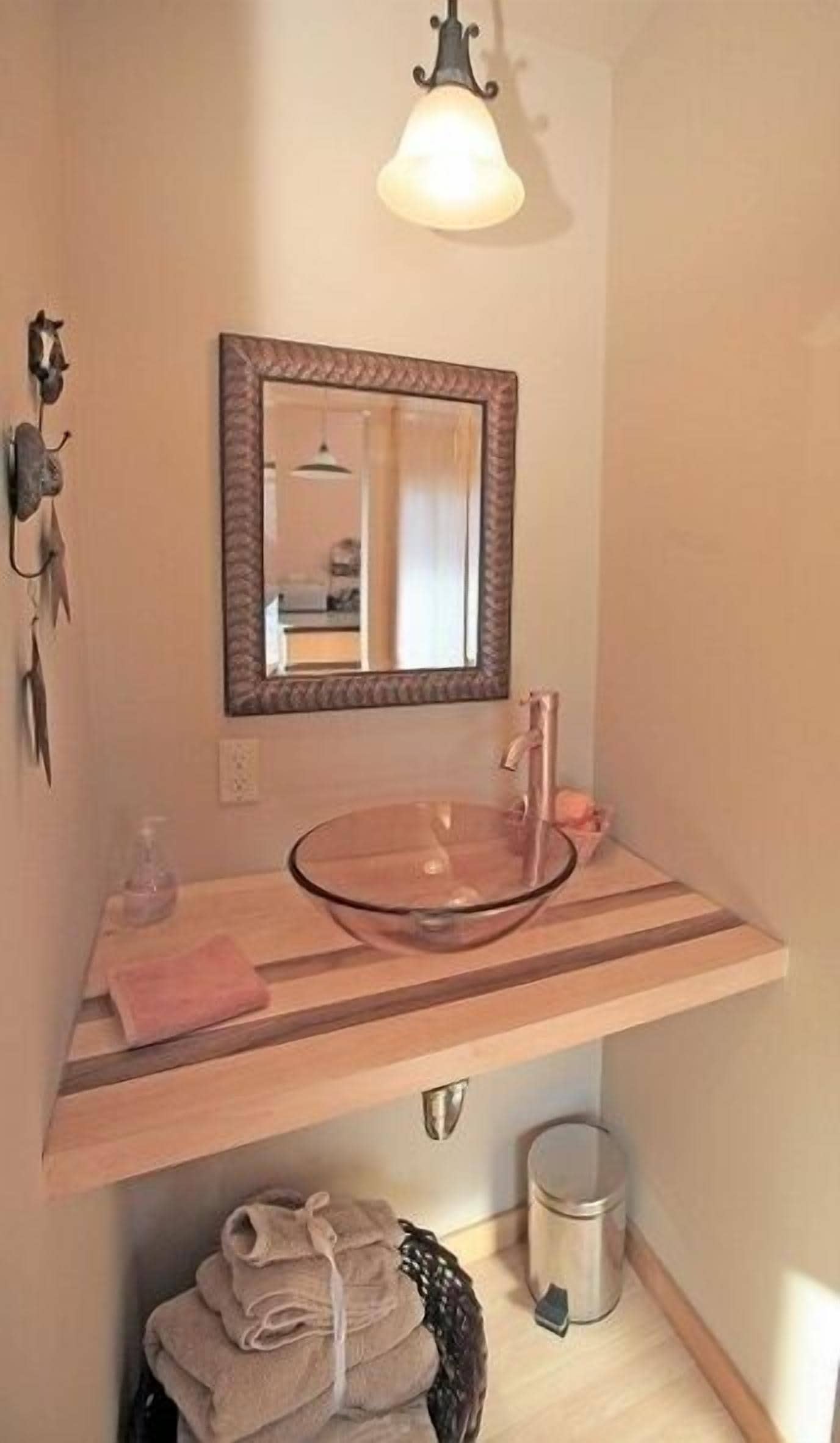 Comfort Cabin | Bathroom | Combined shower/tub, hair dryer, bathrobes