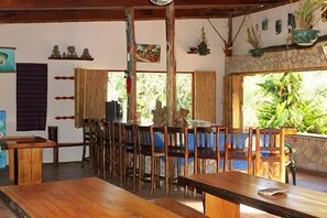 Se sirven desayunos, comidas, cenas y cocina internacional 