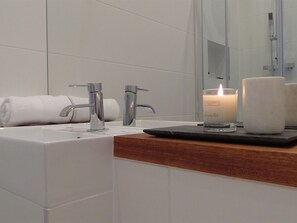 Superior Triple Room, Ensuite | Bathroom - Antler Guest House (Edinburgh)