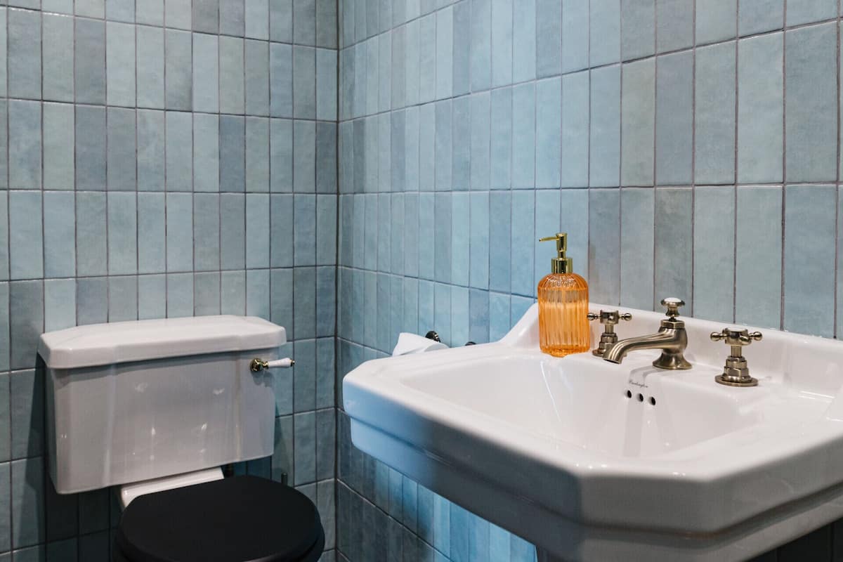 deluxe twin room, ensuite (superking or) | bathroom