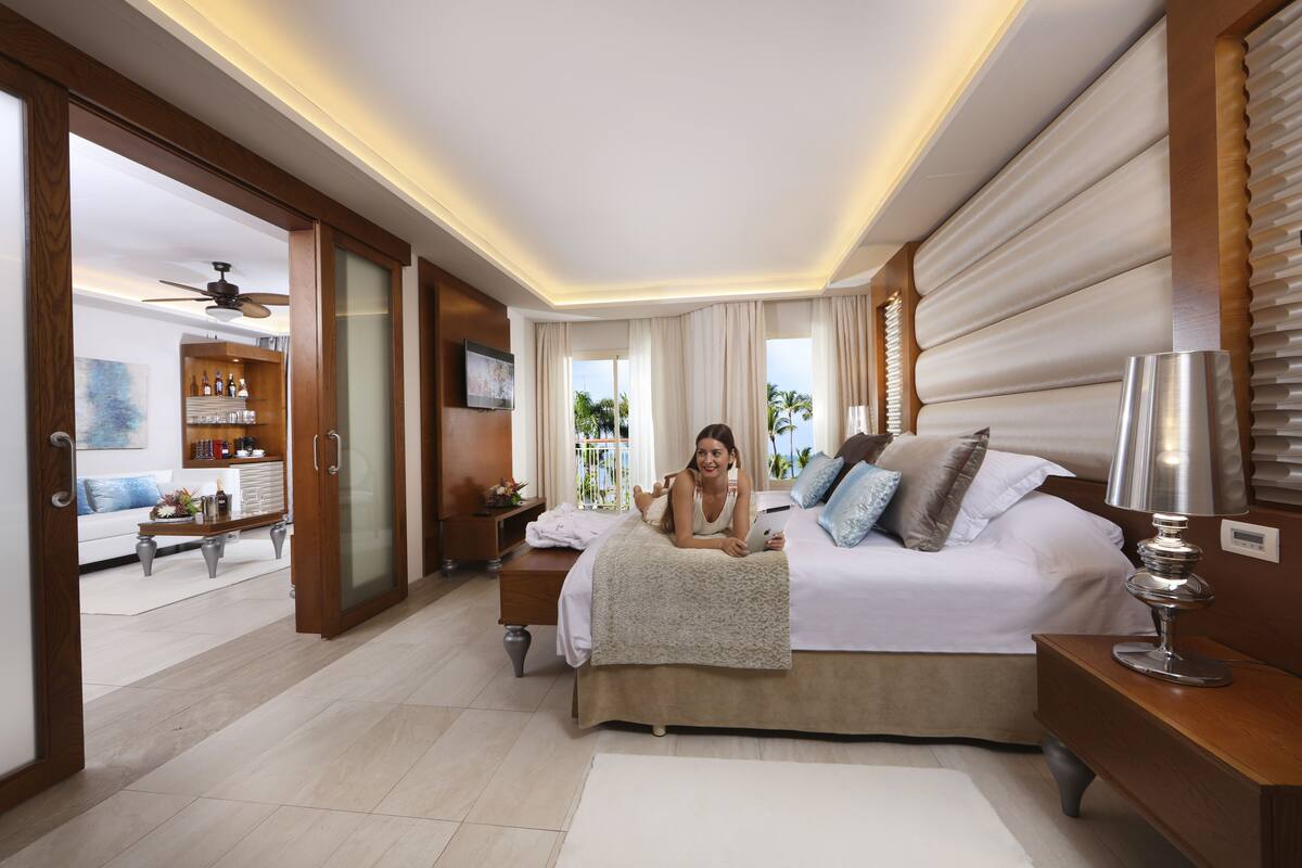 Premium bedding, pillowtop beds, minibar (free items), in-room safe