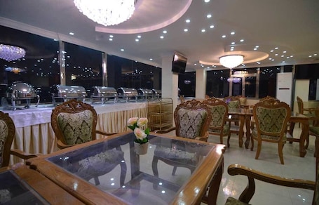 包含每日自助早餐