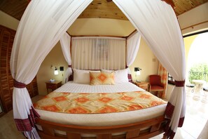Premium bedding, in-room safe, individually decorated