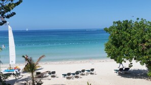Junior Suite, 1 King Bed, Sea View | City view