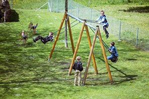 Zona de juegos infantil al aire libre