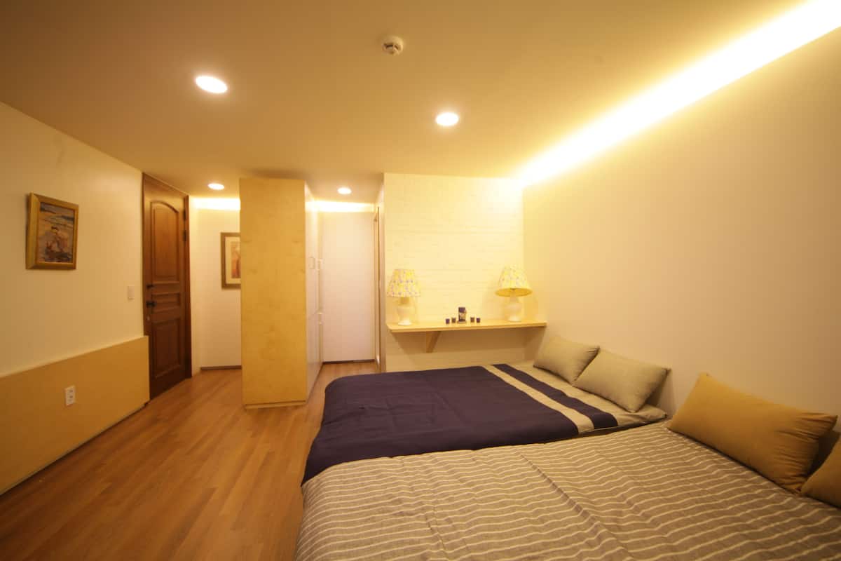 Ropa de cama de alta calidad, decoración personalizada y escritorio