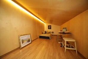 UNE4 (Single room) | Ropa de cama de alta calidad, decoración individual, escritorio