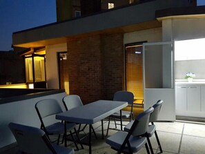 P5 | Terrace/patio - Guest House PIL UNE - Hostel (Seoul)