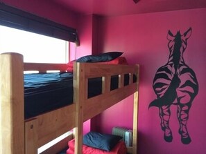 Shared Dormitory, Women only (6 persons) | Free WiFi