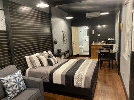 标准房, 1 张大床 | 特色装修、特色家居、熨斗/熨衣板、免费 WiFi