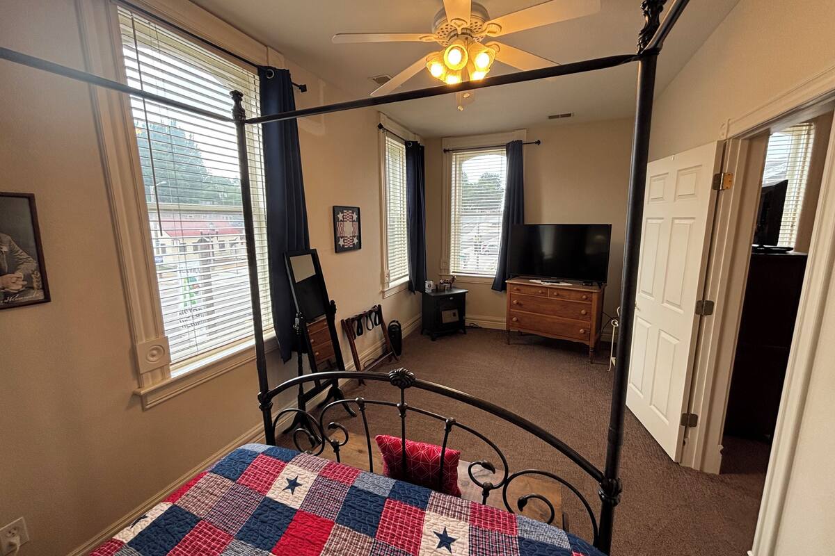 1 bedroom, individually decorated, individually furnished