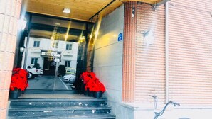 Pintu masuk properti