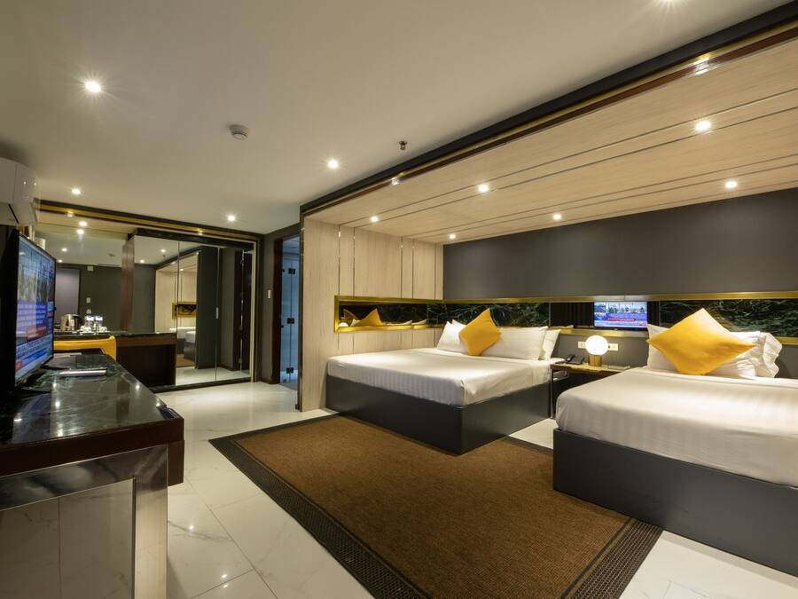 Kamar Triple Keluarga | Meja kerja, tirai kedap cahaya, Wi-Fi gratis, dan seprai linen