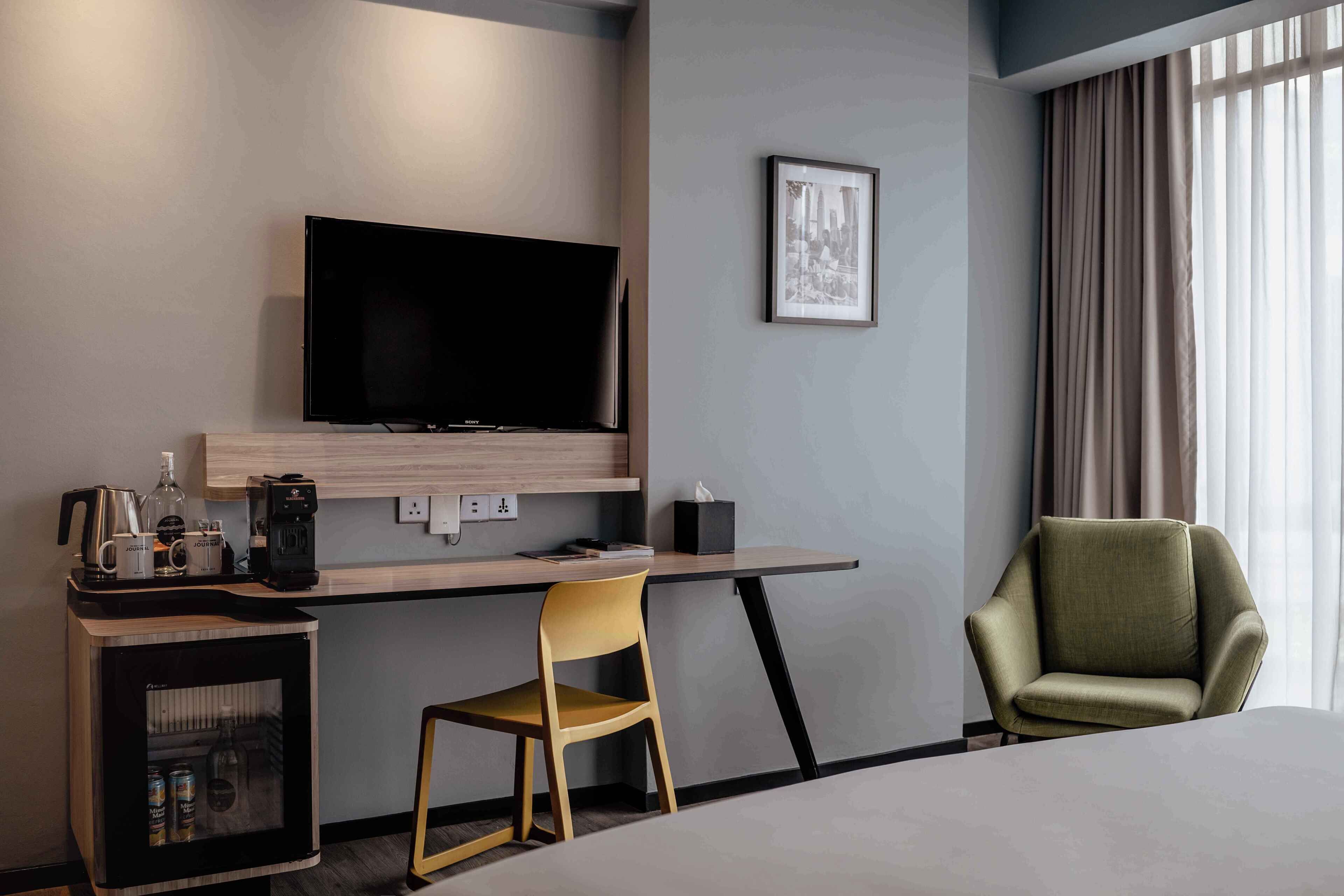 premium bedding, tempur-pedic beds, free minibar, in-room safe