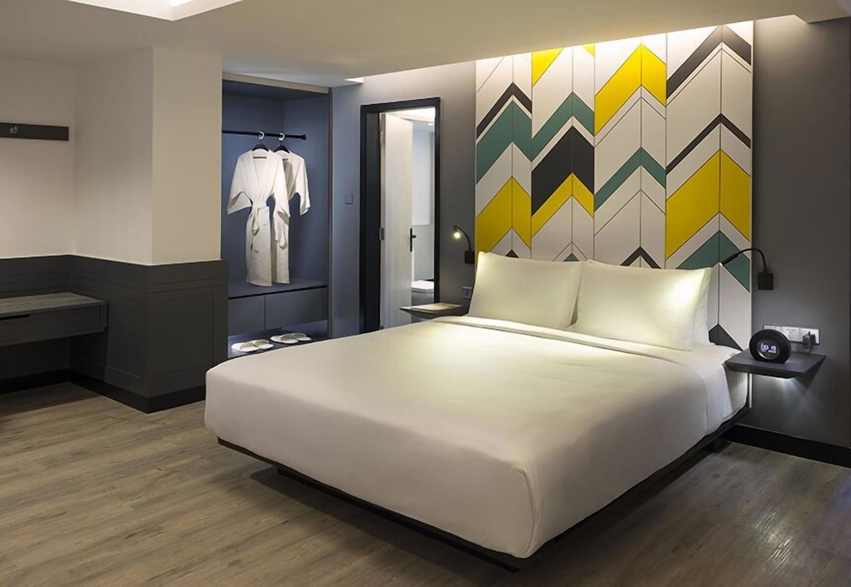 Premium bedding, Select Comfort beds, free minibar, in-room safe