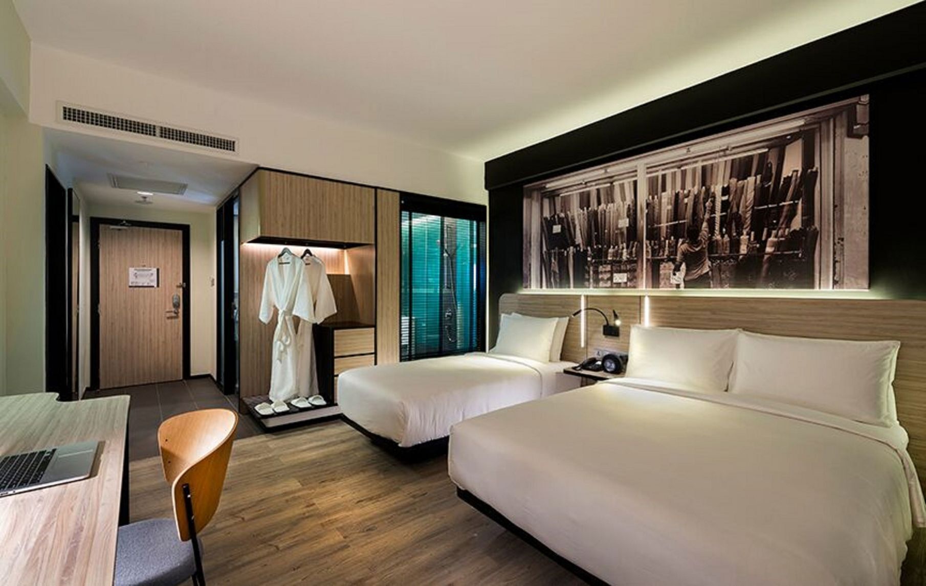 Premium bedding, Select Comfort beds, free minibar, in-room safe