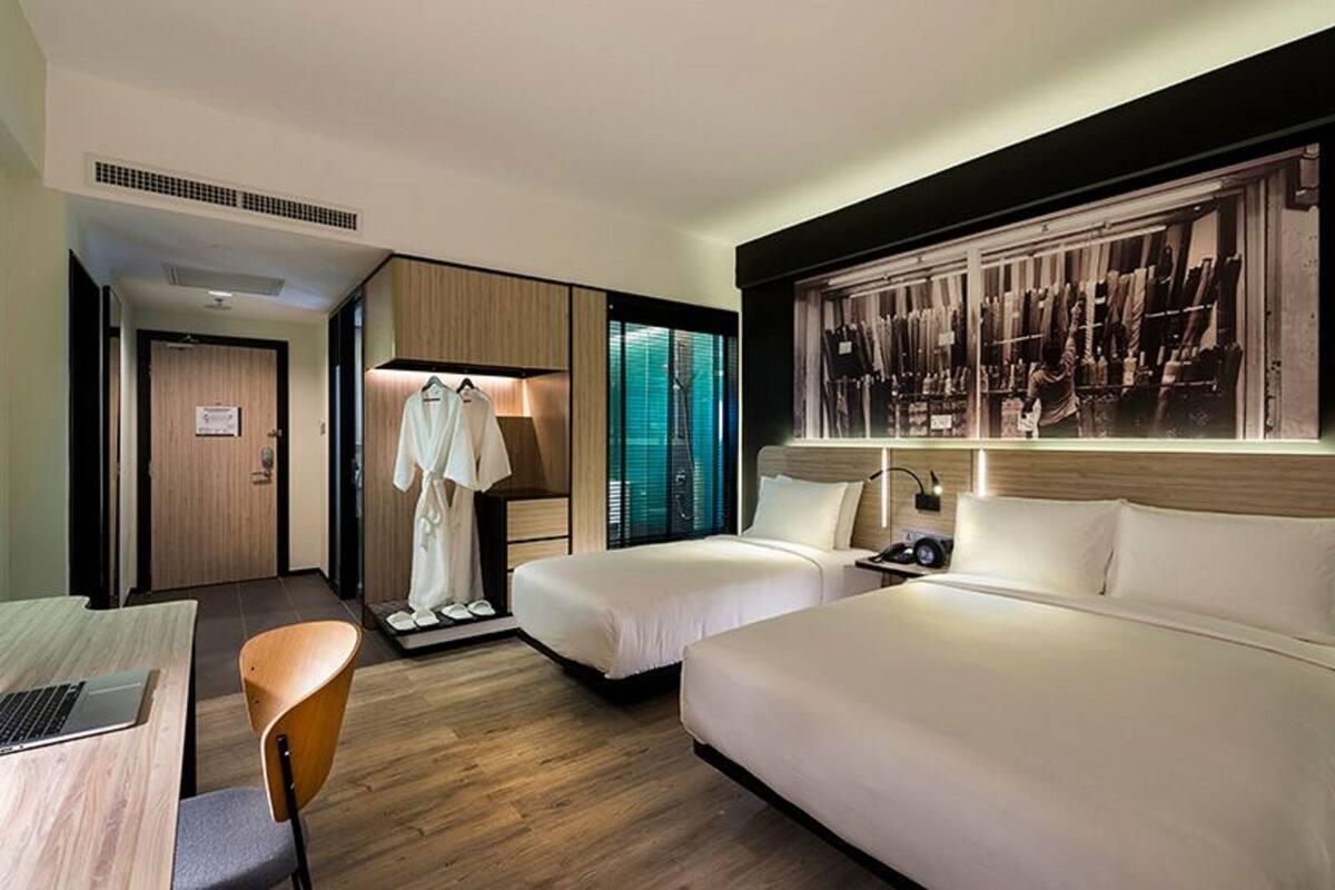 Premium bedding, Select Comfort beds, free minibar, in-room safe